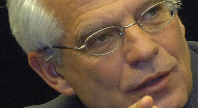 Josep Borrell en la tertulia Charlas con valor